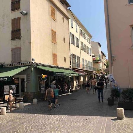 Old Antibes, One Bed App, In Front Of The Port! Apartamento Exterior foto
