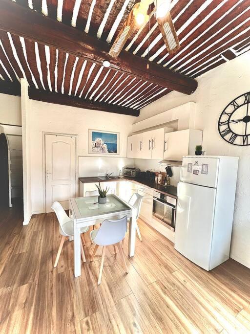 Old Antibes, One Bed App, In Front Of The Port! Apartamento Exterior foto