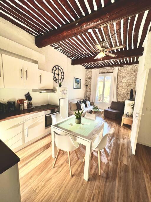 Old Antibes, One Bed App, In Front Of The Port! Apartamento Exterior foto