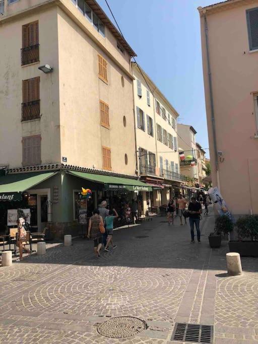Old Antibes, One Bed App, In Front Of The Port! Apartamento Exterior foto