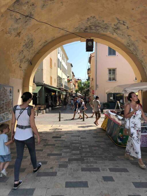 Old Antibes, One Bed App, In Front Of The Port! Apartamento Exterior foto