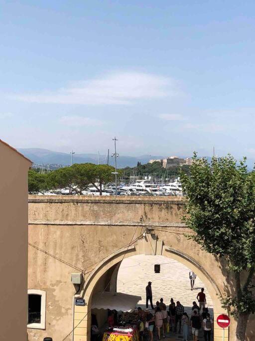 Old Antibes, One Bed App, In Front Of The Port! Apartamento Exterior foto
