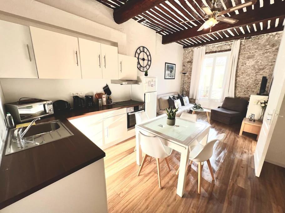 Old Antibes, One Bed App, In Front Of The Port! Apartamento Exterior foto